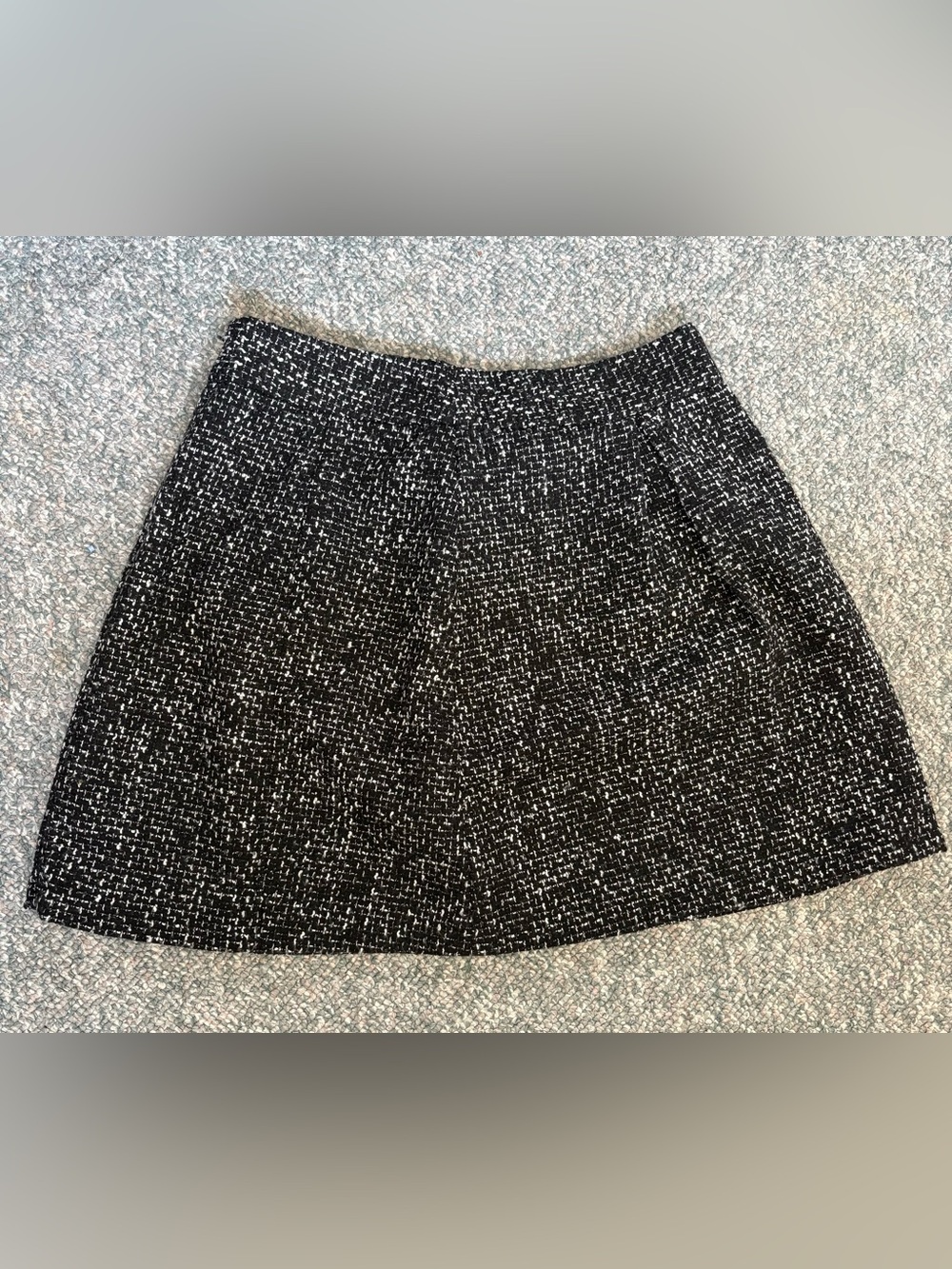 Banana Republic Black & White Tweed A-Line Skirt, Size 4.